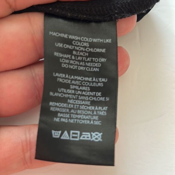 URBAN OUTFITTERS Size X-Small Black Cropped Stretch Knit Halter Top Truly Madly - Picture 6 of 7